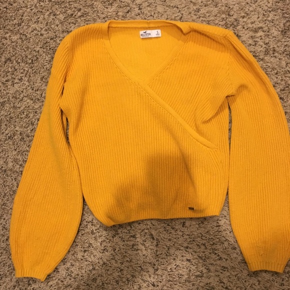 Yellow sweater - Picture 2 of 2